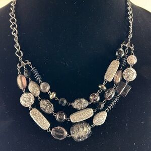 Premier Jewelry. Necklace and earrings.